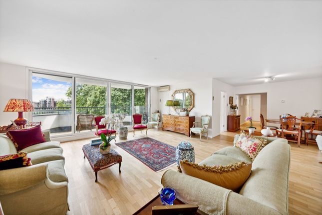 Thumbnail Flat to rent in Pier House, Cheyne Walk