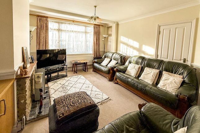 29, Windermere Avenue, Wembley photo 3