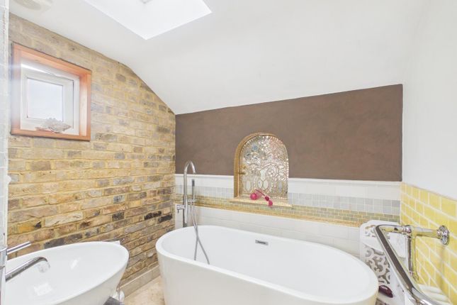 15, Amerland Road, London photo 4