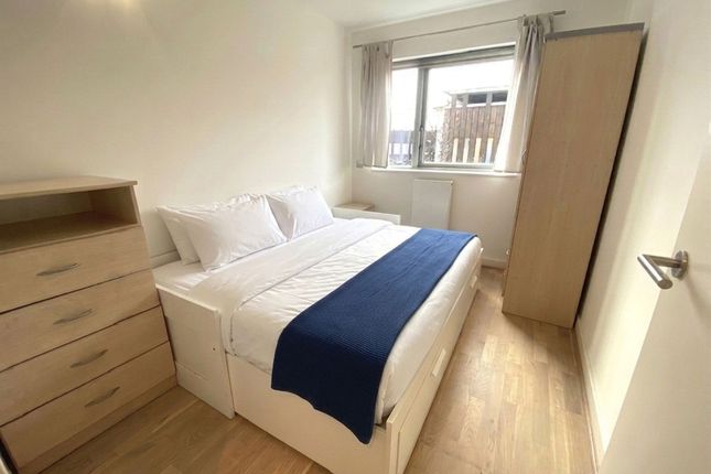 Flat 123, Holly Court Greenroof Way, London photo 4