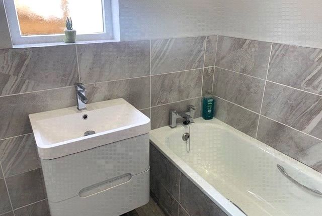 17, Linden Way, Porthcawl photo 3