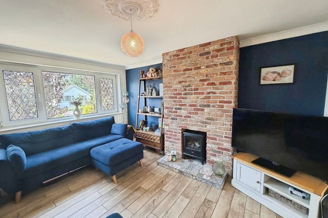 68, Woodview, Neath photo 4
