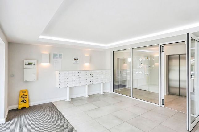 Flat 4, Daneshill House, 1, Waterloo Road, Uxbridge photo 2