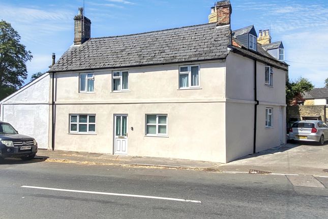 2-bed flat on 3, Cheltenham Road, Cirencester, £50,000