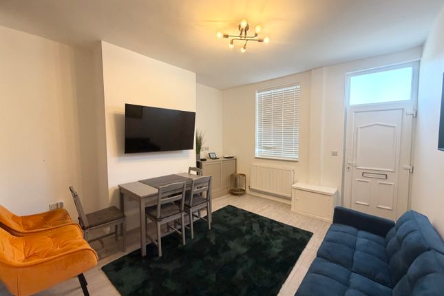 Room 1 81, St. Helens photo 3