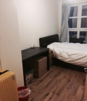 Room to rent in Moreton St, London