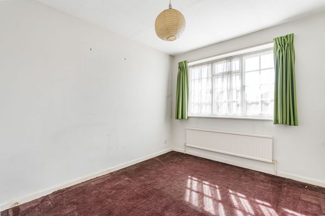 8, Hawksway, Staines-upon-Thames photo 4