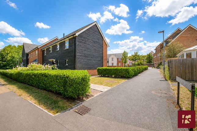 11, Woodcock Chase, Bracknell photo 4