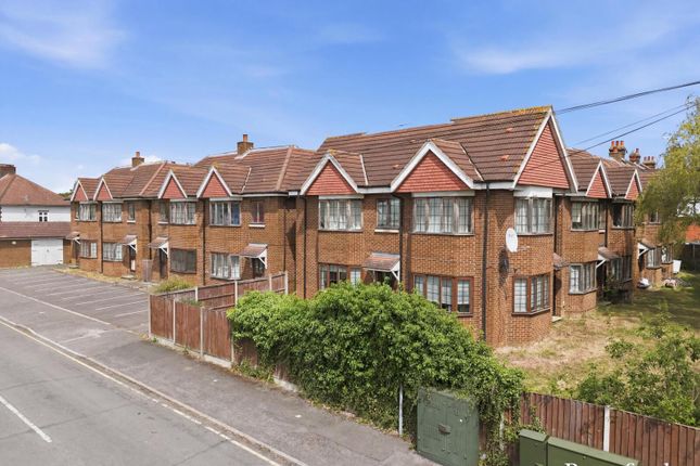 3-bed flat on Flat C4, 2A, Douglas Avenue, Romford, £325,000