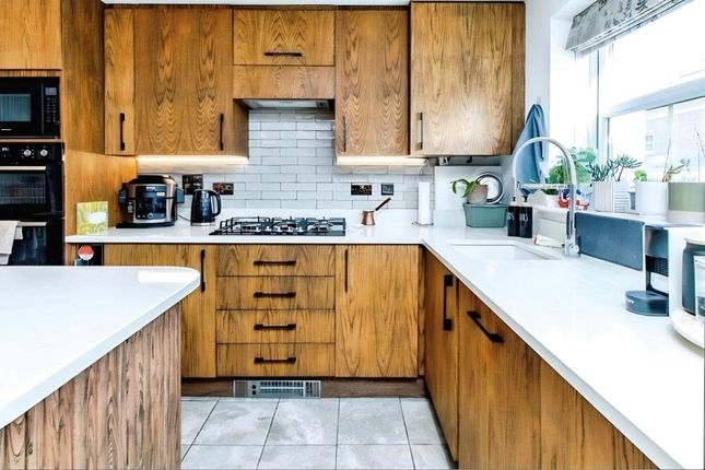 74, Slade Green Road, Erith photo 4