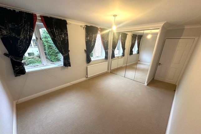 Terraced house to rent in Devisdale Road, Bowdon, Altrincham