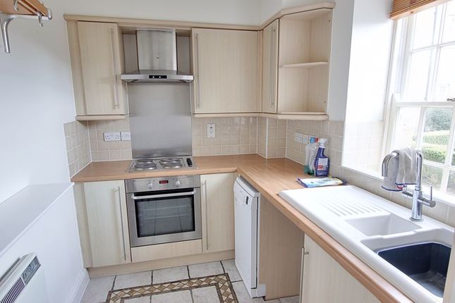 8, St. Georges Court, Trowbridge photo 2