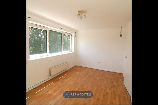 Heron Court, Bromley photo 3