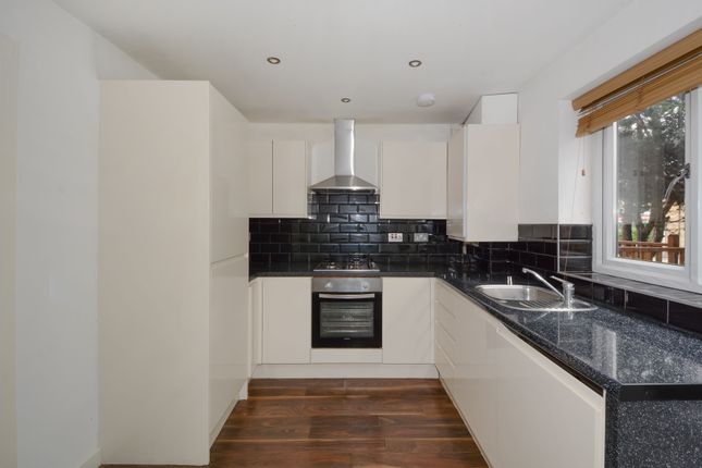 Town house for sale in Brunswick Quay, London