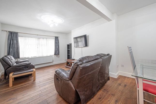 Thumbnail Flat to rent in Clitterhouse Road, Cricklewood, London