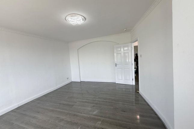 00, Kingsway, Wembley photo 2