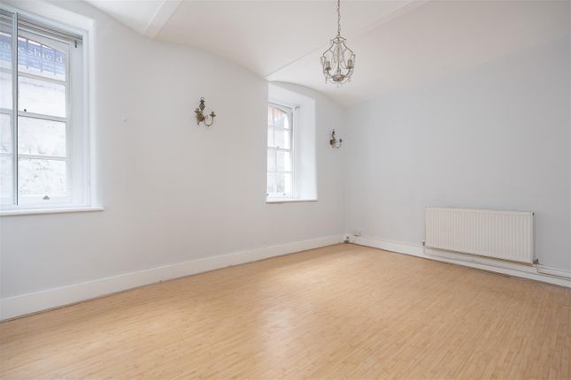 Flat 32A, Kensington Gore (J830), London photo 4