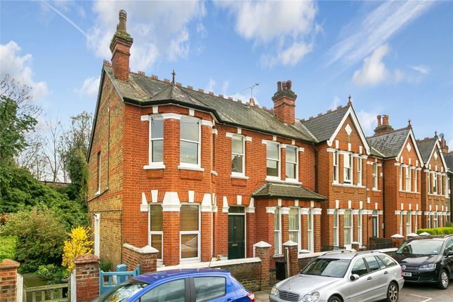 Flat for sale in Forest Road, Surrey TW9