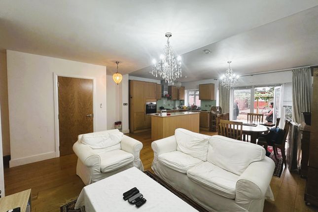 13 Millet Road, London photo 2