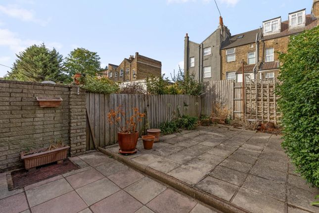 8, Watlington Grove, London photo 4