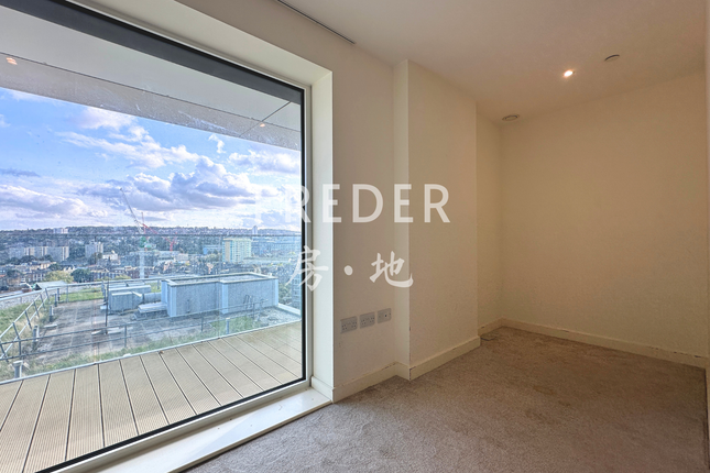 Flat 1502, Deveraux House, London photo 3