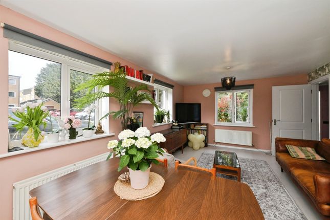 37, Bowhill Way, Harlow photo 4