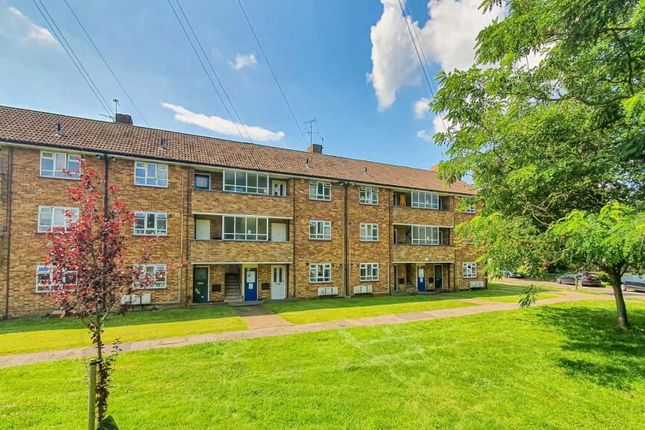 1-bed flat on 4, Tudor Way, Hertford, £125,000