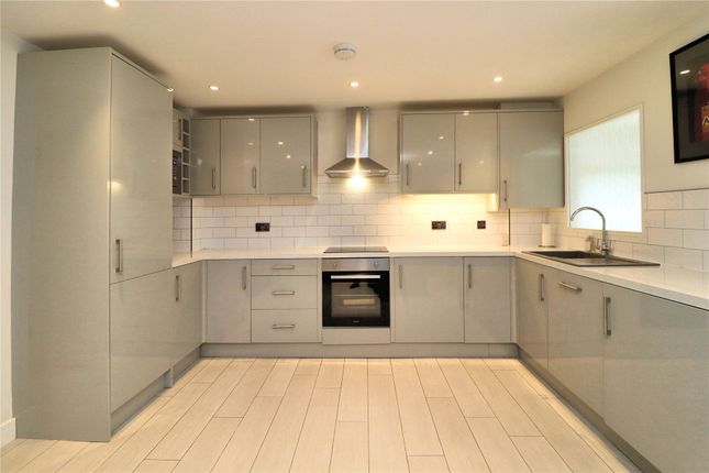 2, Atkins Close, Surrey photo 3