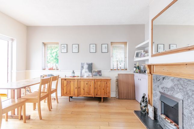 13, Horseshoe Lane, Watford photo 4