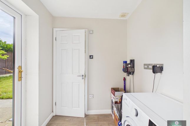 4, Capsey Road, Ifield West photo 3