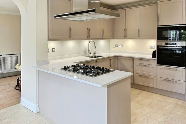 12, Ashbourne Road, Ealing photo 3
