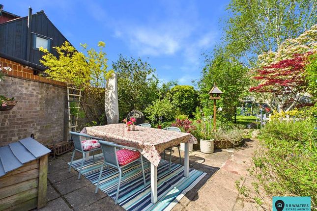 Pool House, The Green, Gloucester photo 3