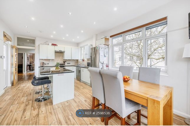 Kitchen (Picture 1)