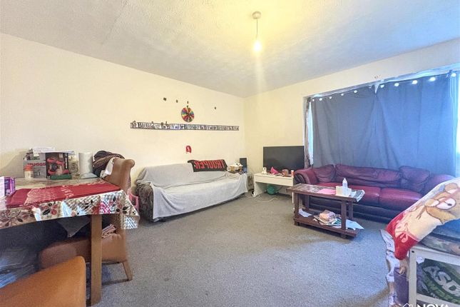7 Gainsborough Court, Stockingstone Road, Luton photo 3