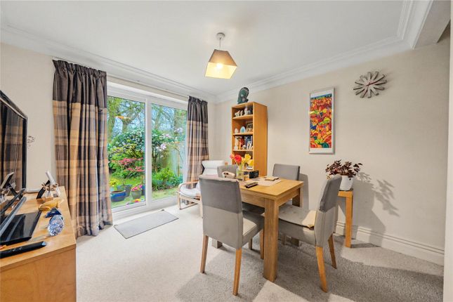 25, Maple Croft, Leeds photo 4