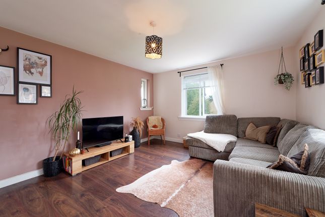 9E, Fulton Crescent, Kilbarchan photo 4