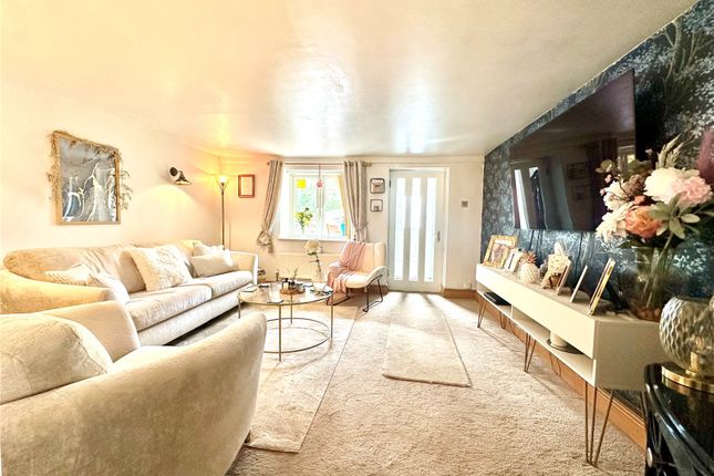 17, Coate Lane, Swindon photo 2