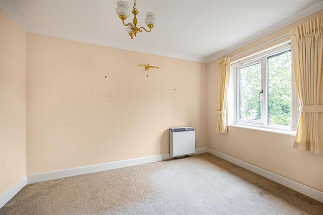 Flat 20, Chiltern Court, St. Barnabas Road, Reading photo 3