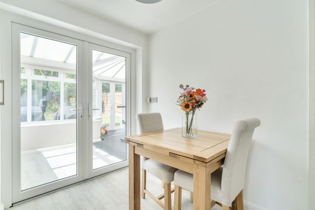 10, Bushy Close, Oxfordshire photo 4