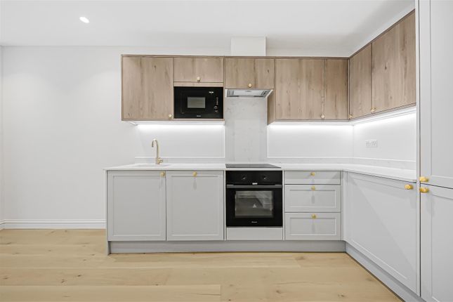 183F, Kilburn High Road, London photo 3