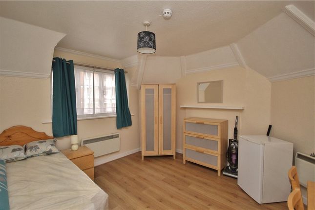 Studio to rent in Wycliffe Buildings, Portsmouth Road, Guildford, Surrey