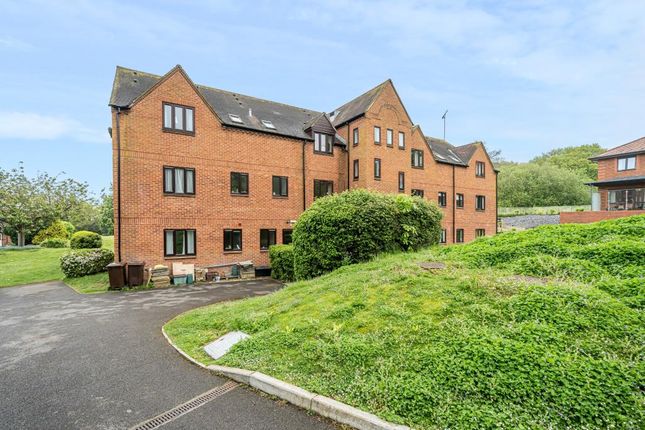 Flat for sale in Farmoor, West Oxford