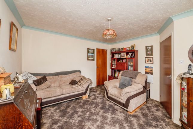 39, Diana Way, Great Yarmouth photo 4