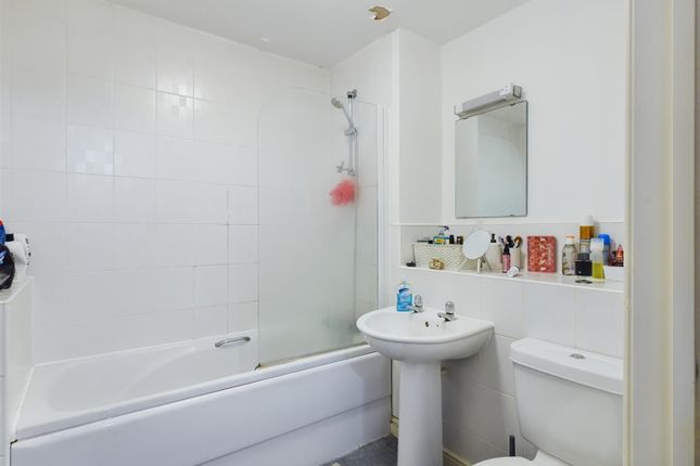 187, Riverside Drive, Lincoln photo 4