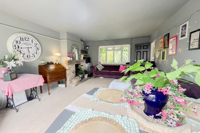 Nutkin Cottage, 17 Cherwell Road, Heathfield photo 2