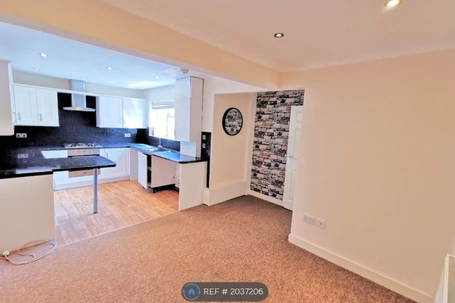 Thumbnail Flat to rent in Pottery Road, Oldbury