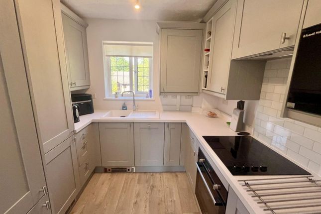 3, Campbell Close, Yateley photo 3