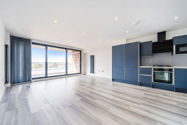 Flat for sale in Broadway, Bexleyheath, Kent