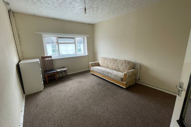 Thumbnail Flat to rent in Caldmore Road, Walsall