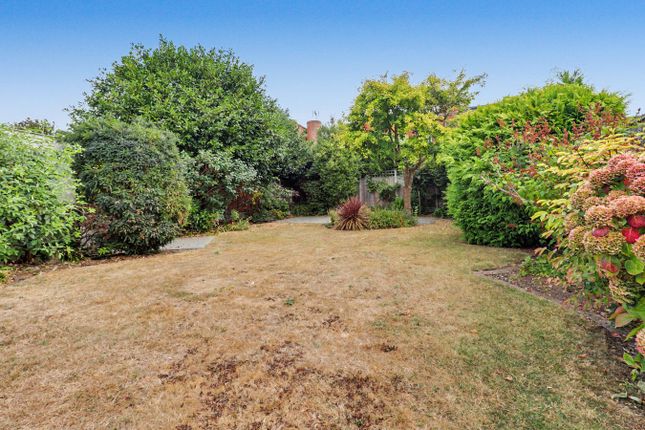 15, Chadacre Road, Thorpe Bay photo 2